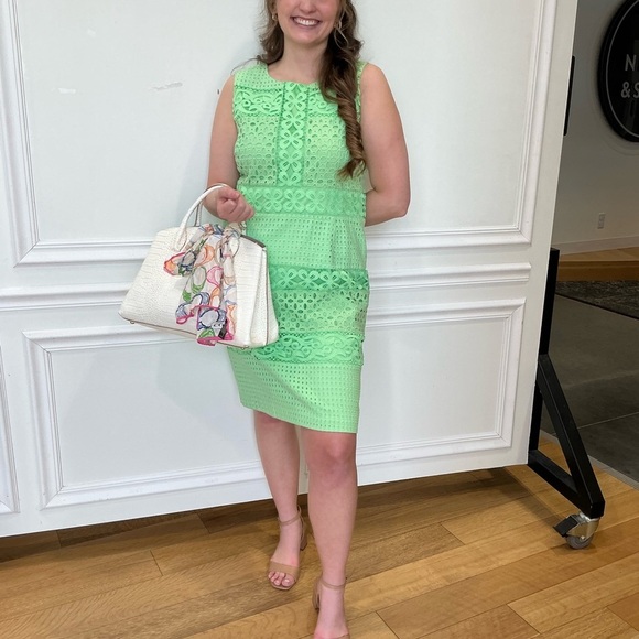 Elegant Green Lace Dress - Picture 4 of 5